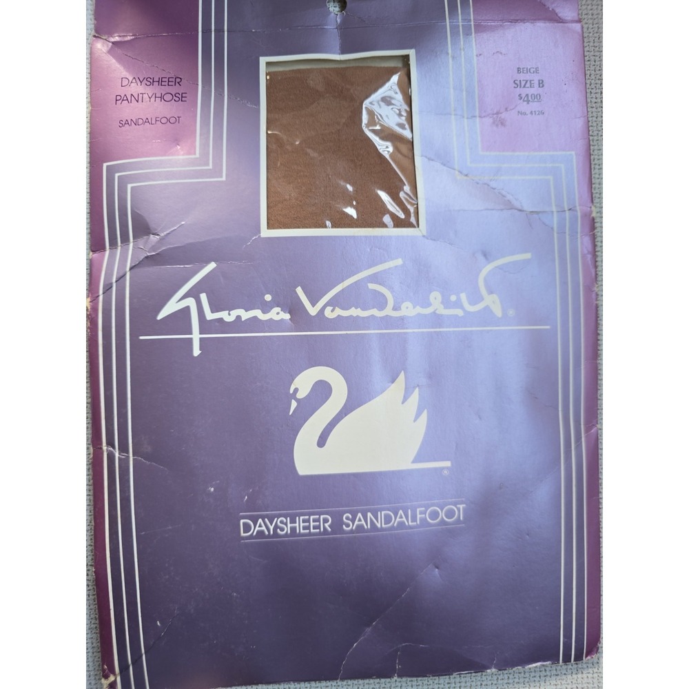 1 Pair Gloria Vanderbilt Pantyhose Size B Sandalfoot  Beige Vtg USA